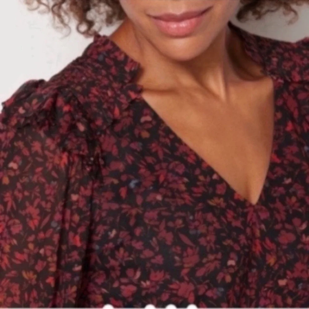 Evereve Koda Mesh Blouse, Size Small, Black Floral V-Neck Top - Picture 2 of 9